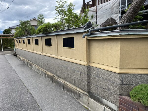 松本市にて外壁塗装　ブロック塀の塗装　施工前