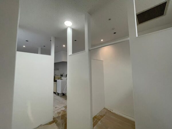 松本市にて店舗の内装塗装　完工
