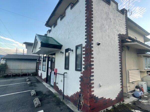 松本市にて店舗外壁塗装〈車の擦りで保険適用〉 施工後