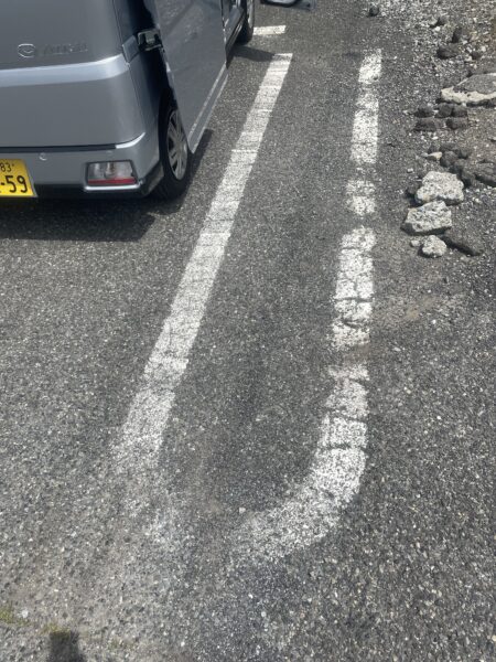 長野県塩尻市にて駐車場白線の引き直し塗装工事 施工前