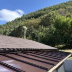 安曇野市にて屋根塗装〈屋根の色褪せ・金属屋根塗装〉