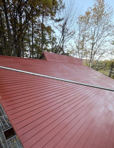 松本市にて屋根塗装工事〈屋根の色褪せ・金属屋根〉 施工後