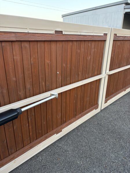 安曇野市にて木部塗装工事〈木部の色褪せ〉 施工後