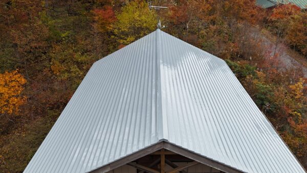 長野県小県郡にて屋根塗装〈遮熱塗料・グランセラベスト仕様〉 施工後
