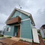 松本市にて外壁塗装〈エコキュート裏のカビ・汚れの対策〉
