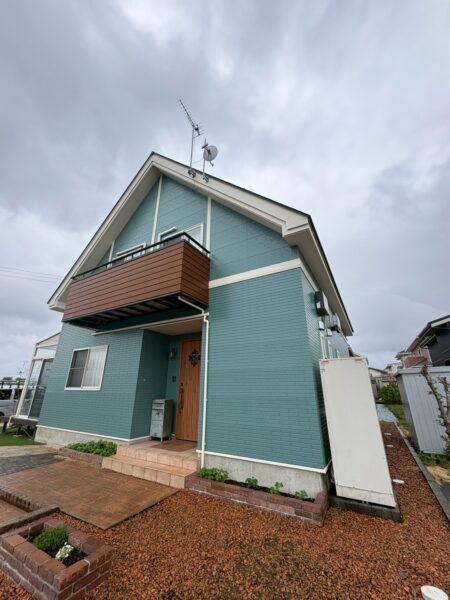 松本市にて外壁塗装〈エコキュート裏のカビ・汚れの対策〉 施工後