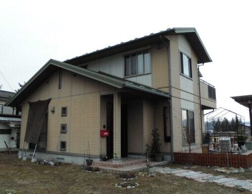 安曇野市にて屋根塗装・外壁塗装〈外壁ツートーン塗り分け〉 施工前