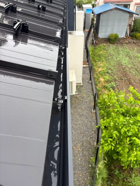 長野県松本市にて屋根の洗浄作業〈屋根に付着した鳥のフンを高圧洗浄で除去〉 施工後